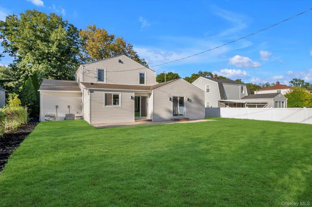66 Peachtree Lane, Roslyn Heights, NY 11577
