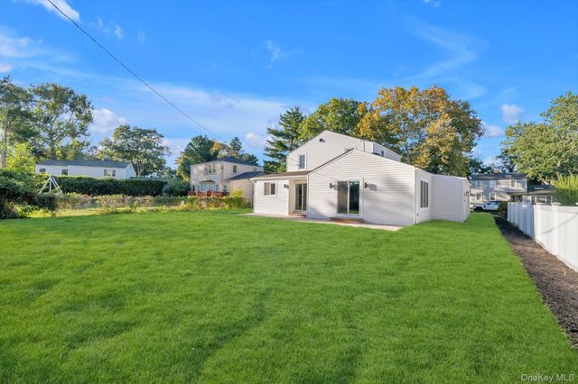 66 Peachtree Lane, Roslyn Heights, NY 11577