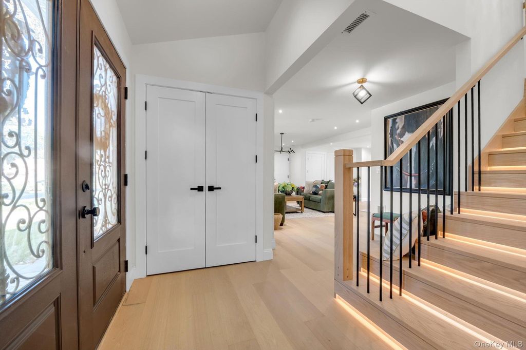 66 Peachtree Lane, Roslyn Heights, NY 11577 — photo 3