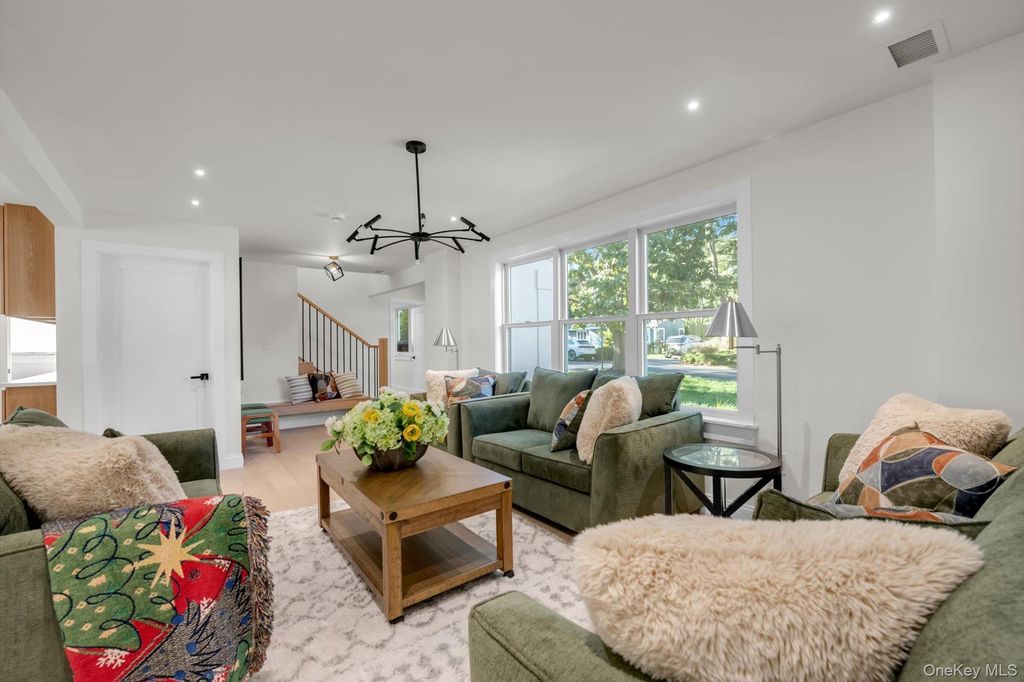 66 Peachtree Lane, Roslyn Heights, NY 11577 — photo 4