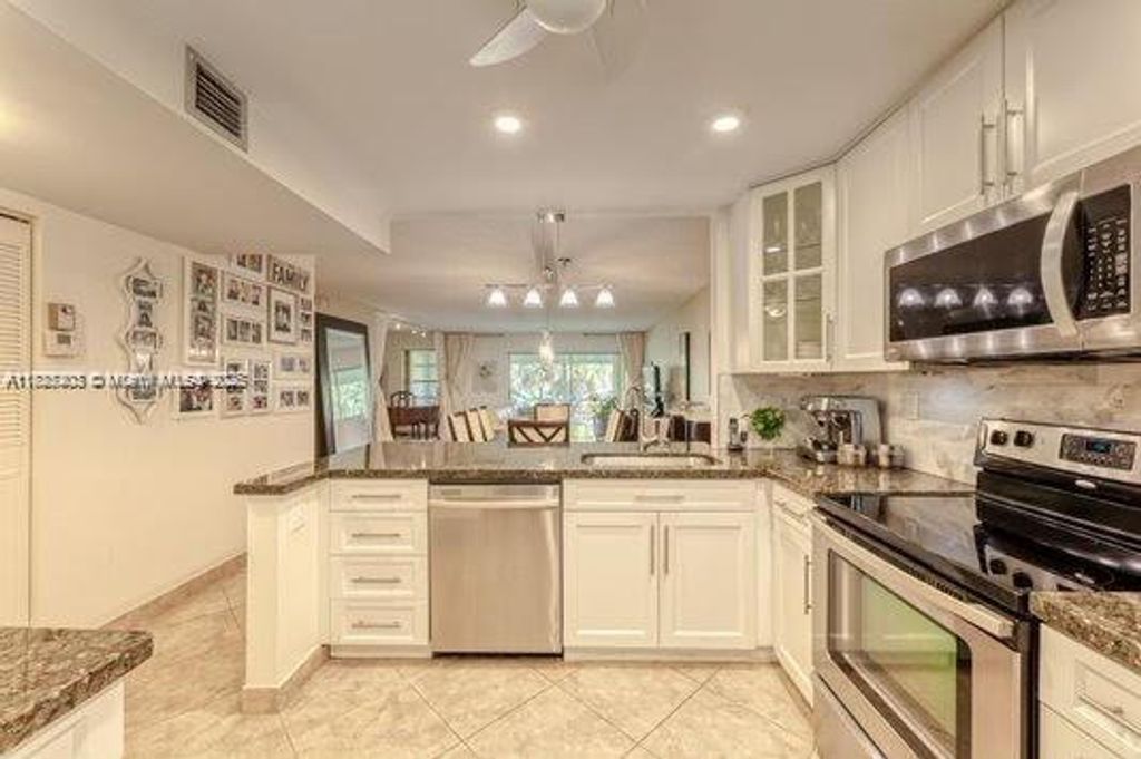 3772 Inverrary Blvd 201, Lauderhill, FL 33319