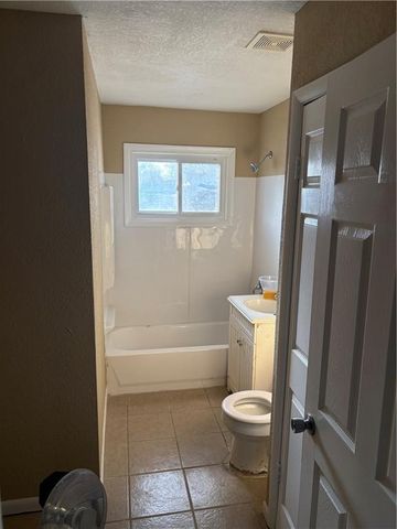 7405 E 112th Street, Kansas City, MO 64134