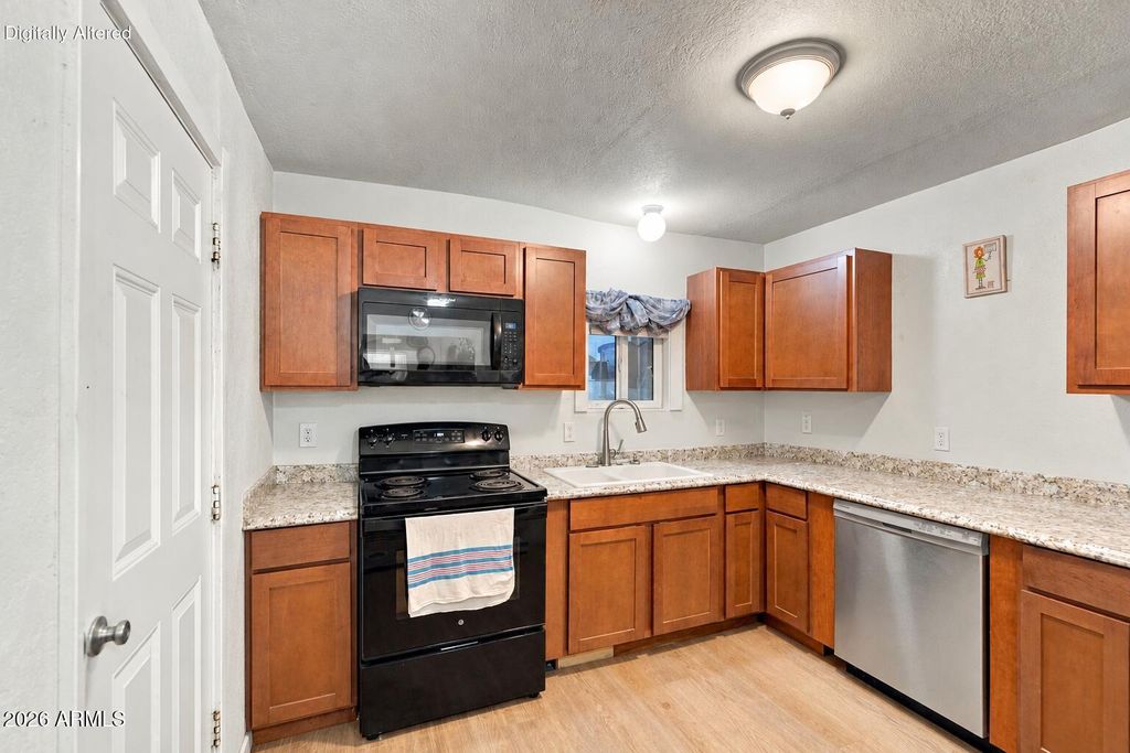 211 W Northern Avenue, Coolidge, AZ 85128 — photo 4