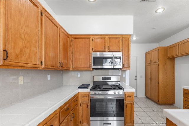 29151 Whitegate Lane, Highland, CA 92346