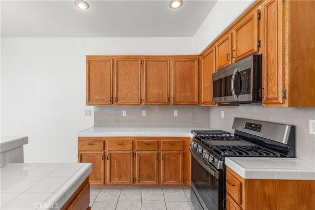 29151 Whitegate Lane, Highland, CA 92346