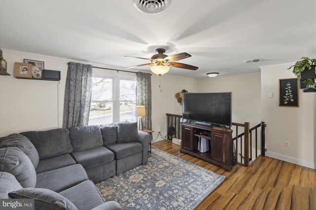 100 HOKE DR, Gettysburg, PA 17325