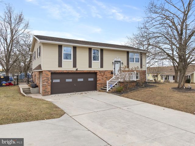 100 HOKE DR, Gettysburg, PA 17325