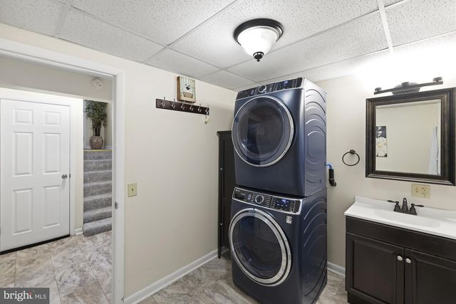 100 HOKE DR, Gettysburg, PA 17325