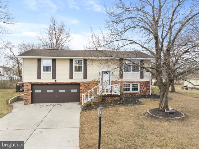 100 HOKE DR, Gettysburg, PA 17325