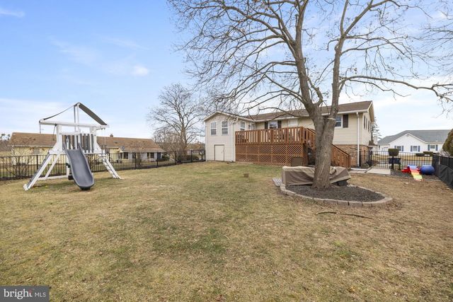 100 HOKE DR, Gettysburg, PA 17325