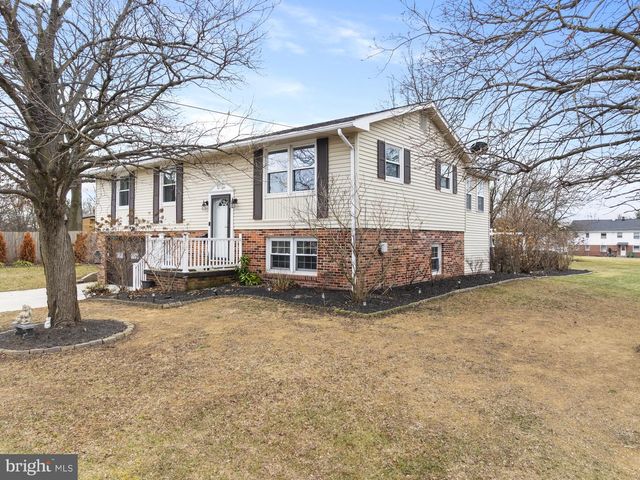 100 HOKE DR, Gettysburg, PA 17325