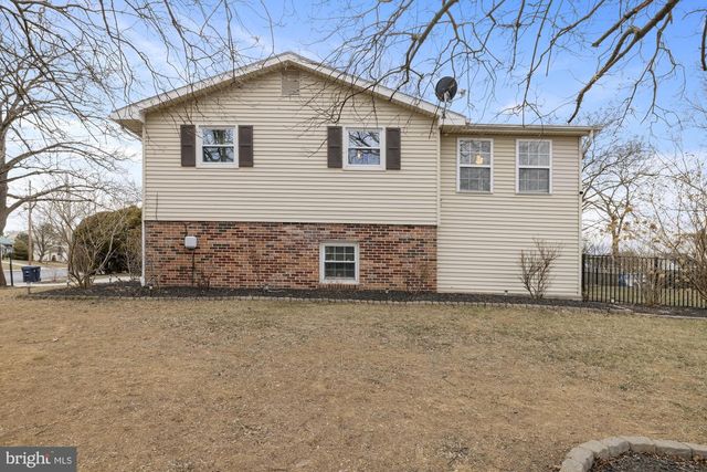 100 HOKE DR, Gettysburg, PA 17325