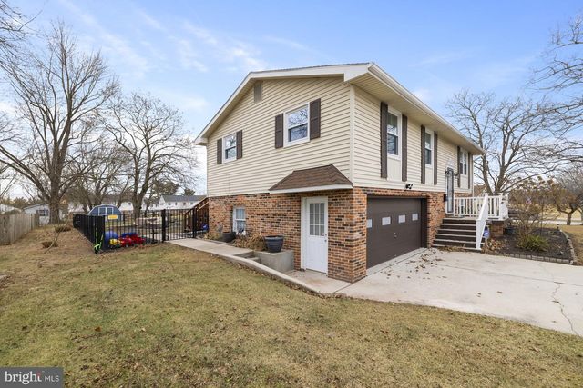 100 HOKE DR, Gettysburg, PA 17325