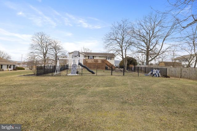 100 HOKE DR, Gettysburg, PA 17325