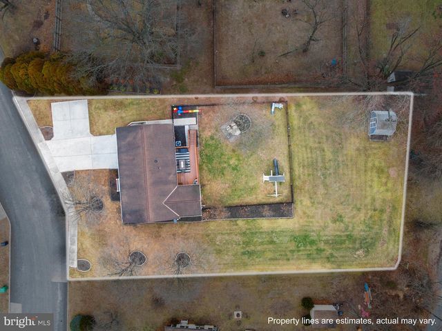 100 HOKE DR, Gettysburg, PA 17325