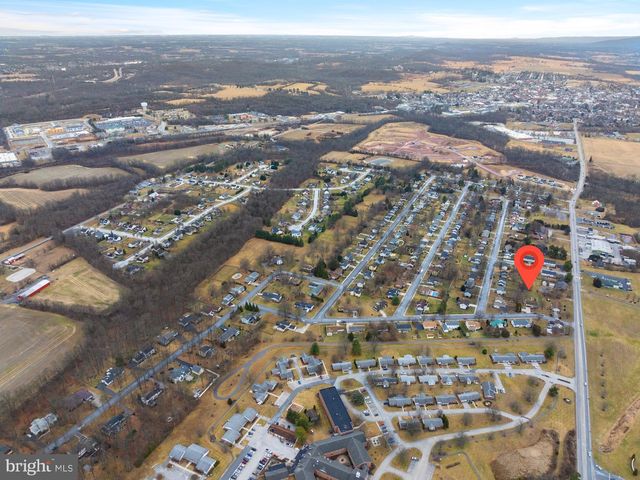 100 HOKE DR, Gettysburg, PA 17325