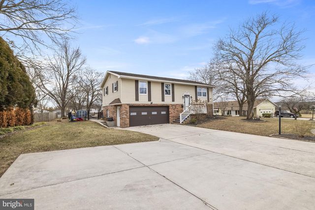 100 HOKE DR, Gettysburg, PA 17325