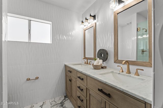 2818 E MALAPAI Drive, Phoenix, AZ 85028