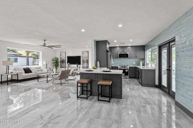 2818 E MALAPAI Drive, Phoenix, AZ 85028