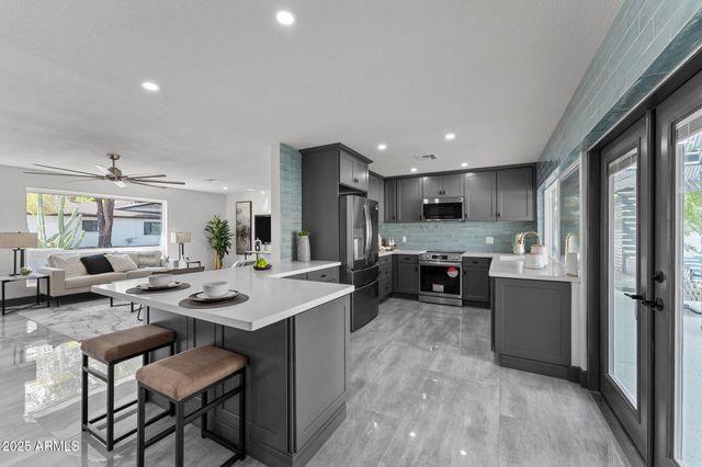 2818 E MALAPAI Drive, Phoenix, AZ 85028