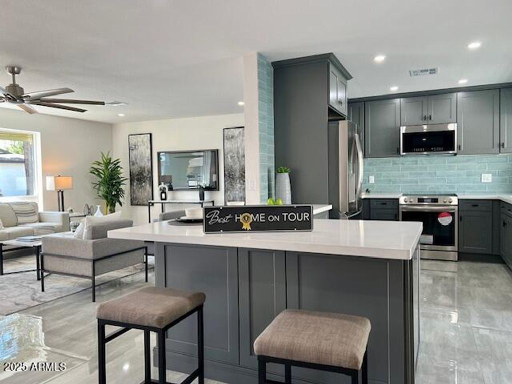 2818 E MALAPAI Drive, Phoenix, AZ 85028