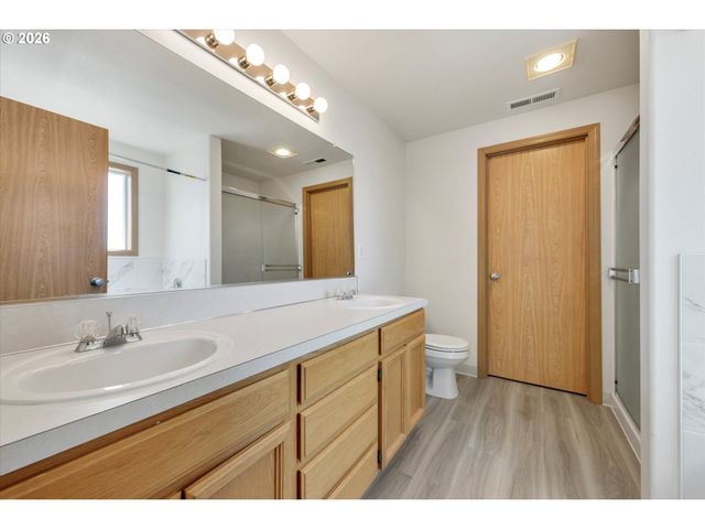 7803 Ne 64TH St, Vancouver, WA 98662