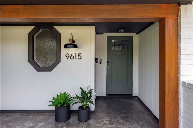 9615 Richmond Avenue, Houston, TX 77063