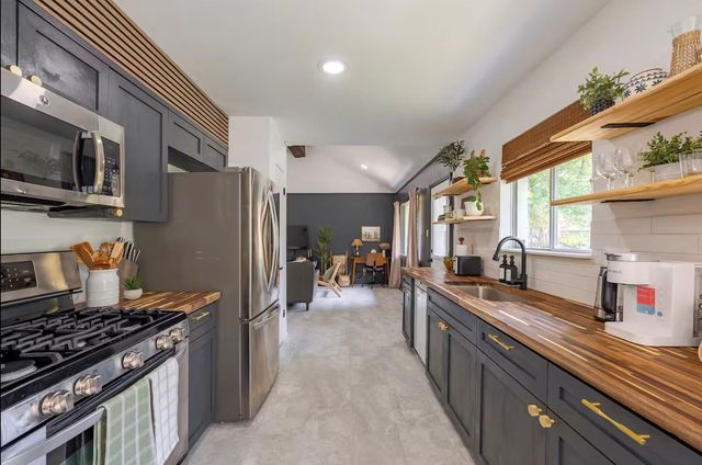 9615 Richmond Avenue, Houston, TX 77063