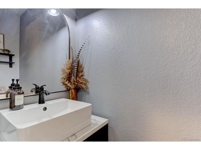 10493 W Peakview Pl, Littleton, CO 80127