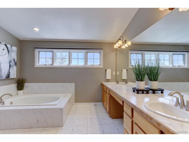 10493 W Peakview Pl, Littleton, CO 80127