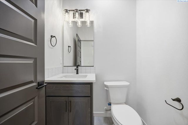 8801 Silver Mound Dr, Pasco, WA 99301