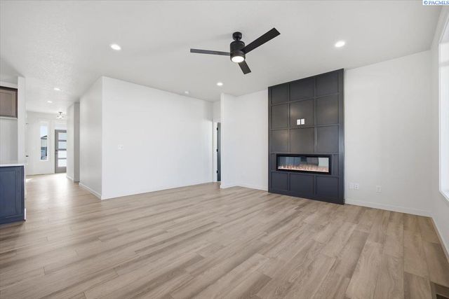 8801 Silver Mound Dr, Pasco, WA 99301