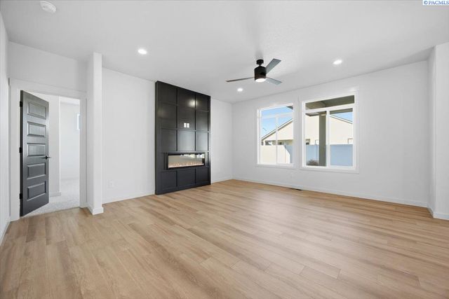 8801 Silver Mound Dr, Pasco, WA 99301