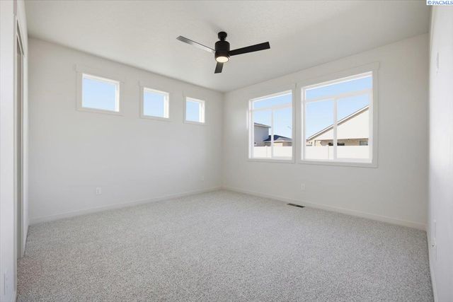 8801 Silver Mound Dr, Pasco, WA 99301