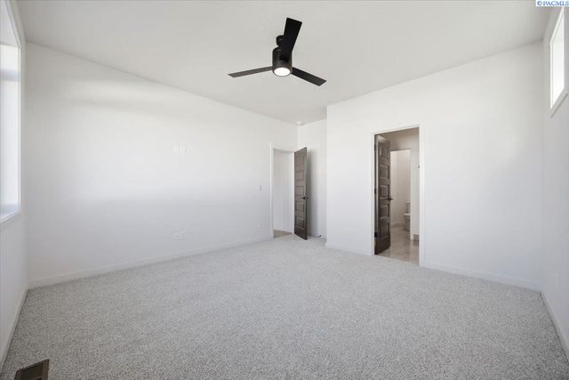 8801 Silver Mound Dr, Pasco, WA 99301