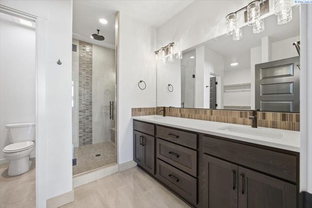 8801 Silver Mound Dr, Pasco, WA 99301