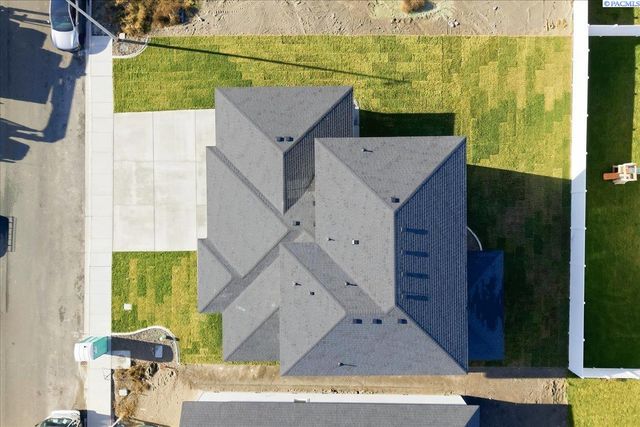 8801 Silver Mound Dr, Pasco, WA 99301