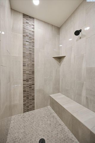 8801 Silver Mound Dr, Pasco, WA 99301