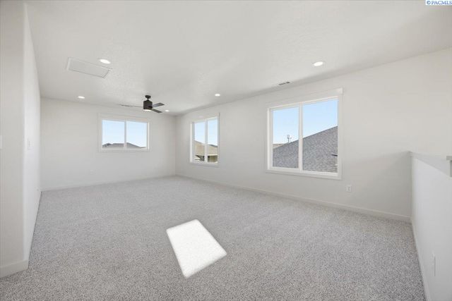 8801 Silver Mound Dr, Pasco, WA 99301