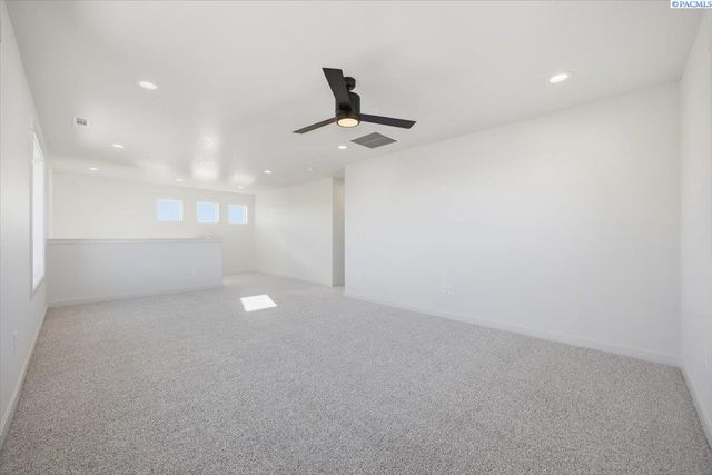 8801 Silver Mound Dr, Pasco, WA 99301