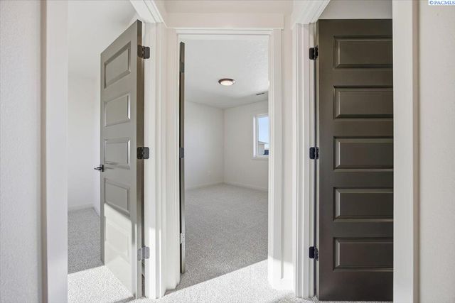 8801 Silver Mound Dr, Pasco, WA 99301