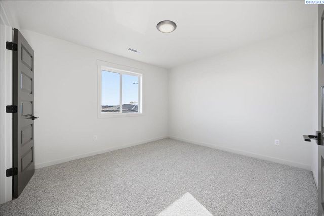 8801 Silver Mound Dr, Pasco, WA 99301