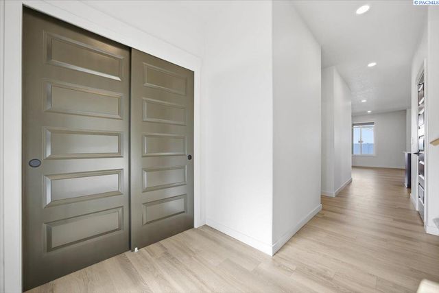 8801 Silver Mound Dr, Pasco, WA 99301