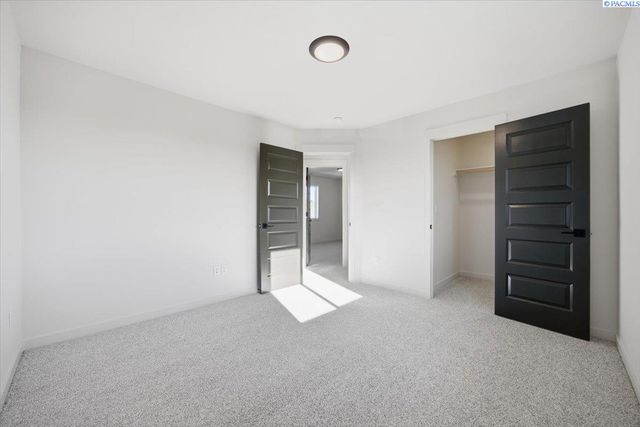 8801 Silver Mound Dr, Pasco, WA 99301