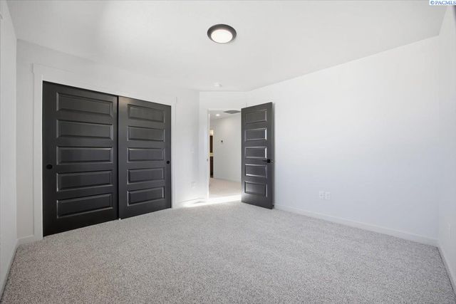 8801 Silver Mound Dr, Pasco, WA 99301