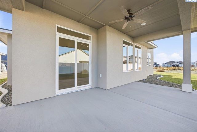 8801 Silver Mound Dr, Pasco, WA 99301