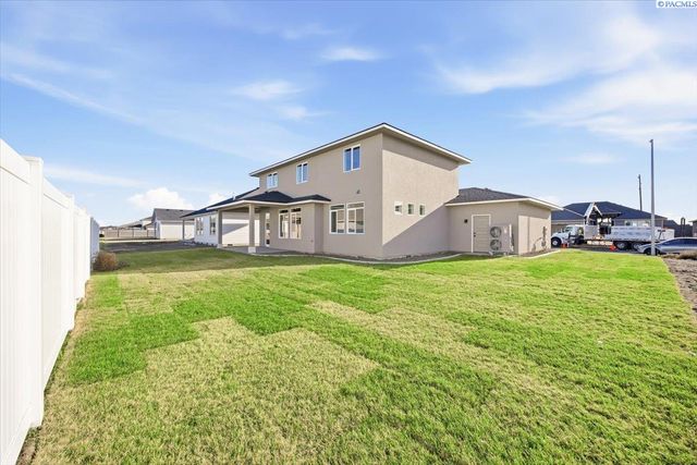 8801 Silver Mound Dr, Pasco, WA 99301