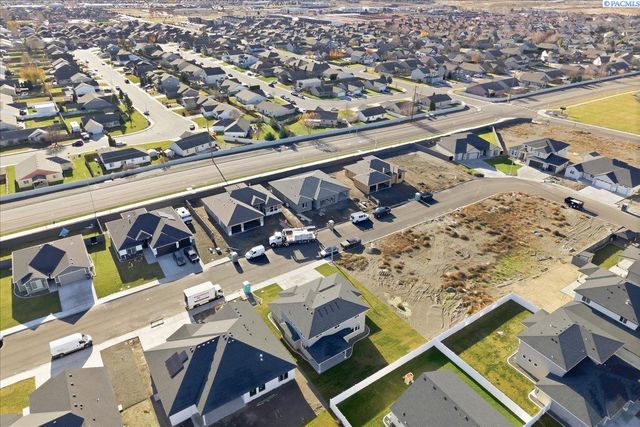 8801 Silver Mound Dr, Pasco, WA 99301