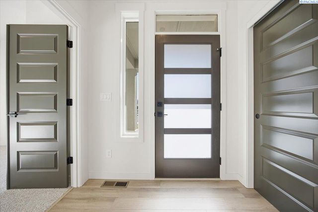 8801 Silver Mound Dr, Pasco, WA 99301