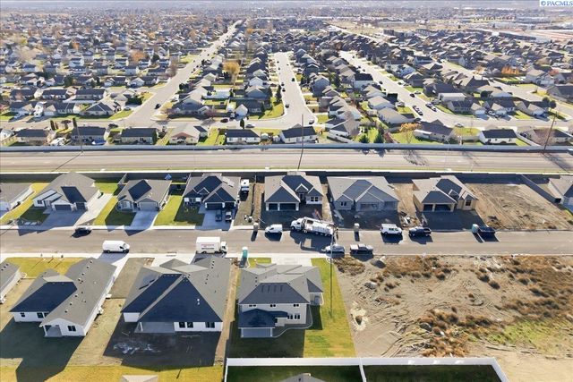 8801 Silver Mound Dr, Pasco, WA 99301